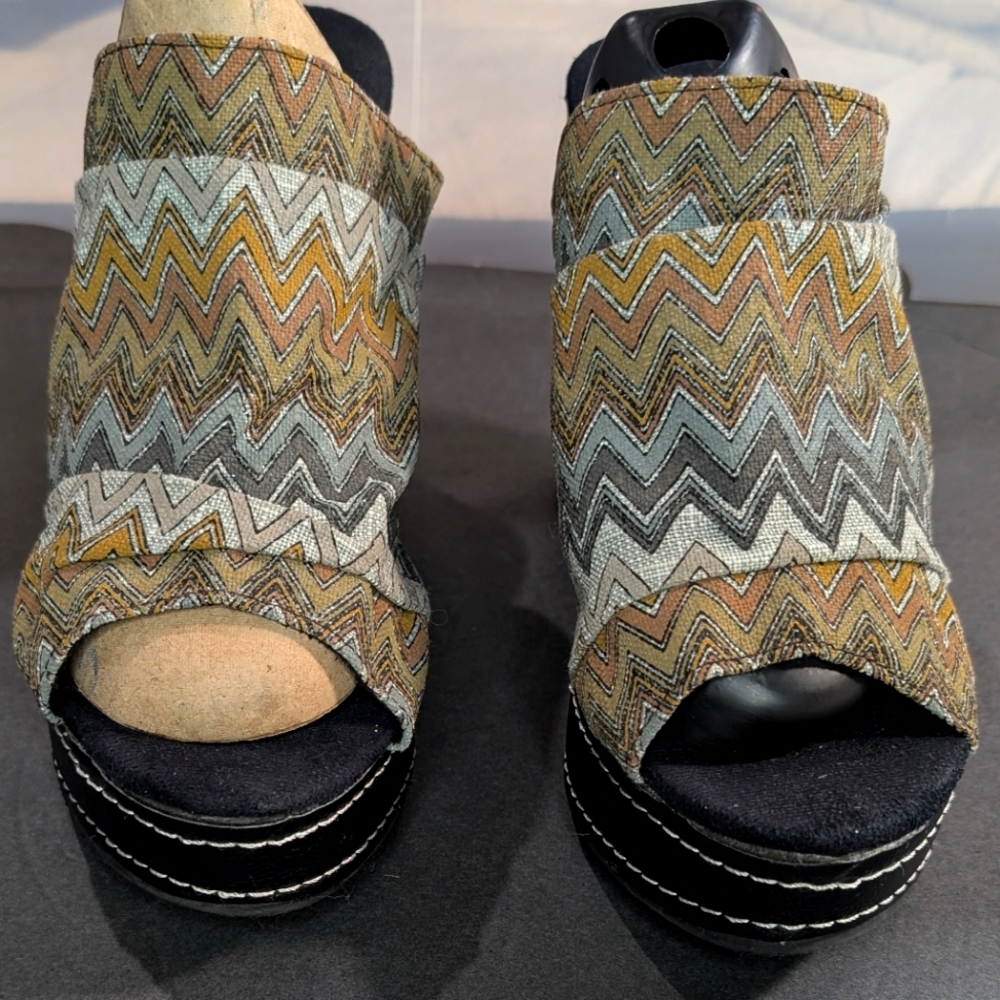 Muk Luks Peyton 9 mod zigzag‎ platform 1"-4" heeled slide cork sandals